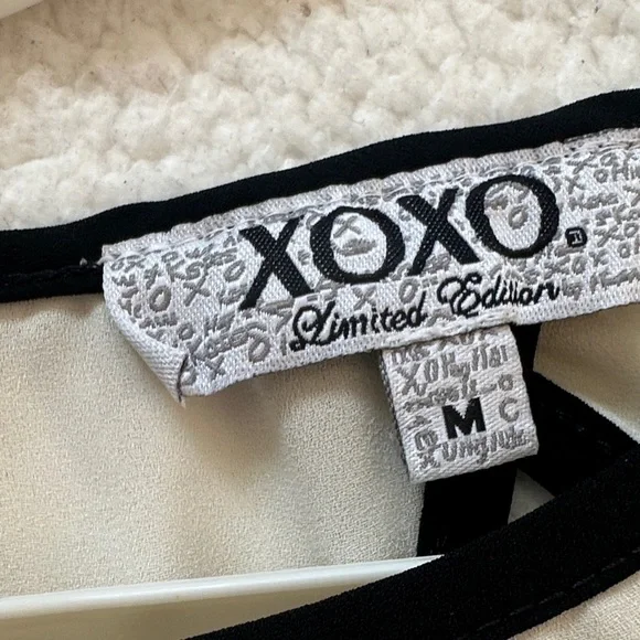 XOXO Ivory Sleeveless Blouse with Black Trim women’s Medium Back Open Ruffle - Picture 3 of 6